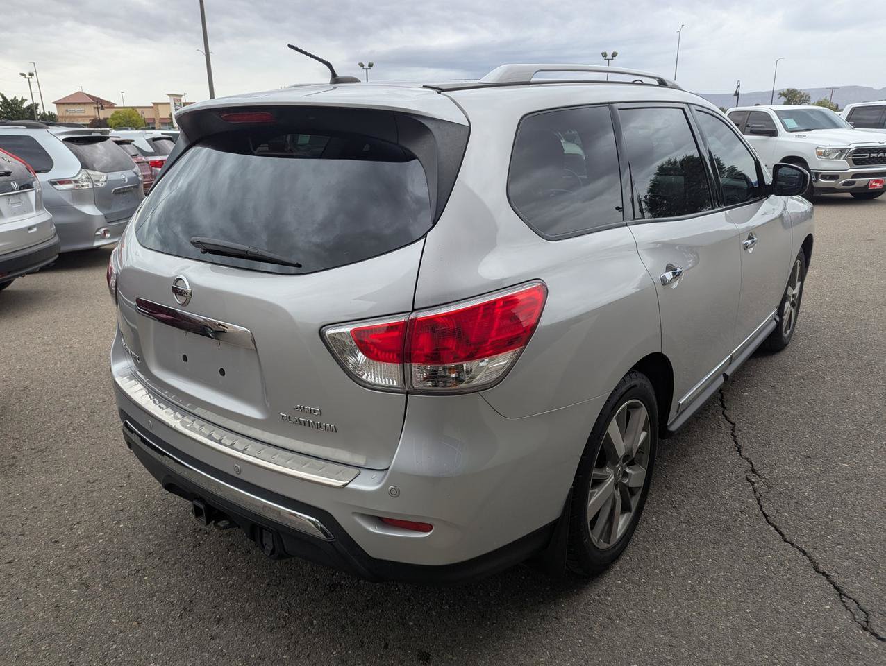 Used 2015 Nissan Pathfinder Platinum w/ Cargo Package FWD image 5