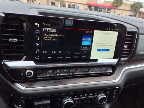 Used 2025 GMC Sierra 2500 SLT w/ SLT Convenience Package image 31