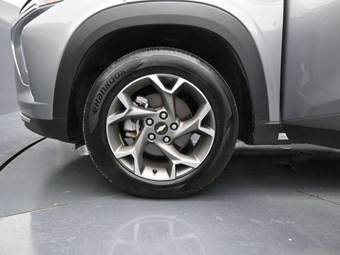 Used 2025 Chevrolet Trax LT w/ LT Convenience Package FWD image 25