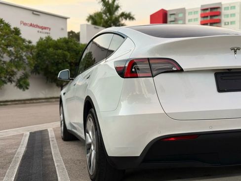 Used 2020 Tesla Model Y Long Range image 22