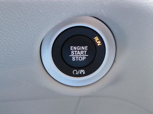 Used 2024 Chrysler Pacifica Touring-L FWD image 51