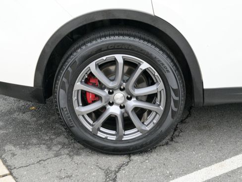 Certified 2018 Maserati Levante image 11