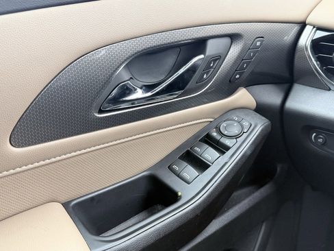 Used 2023 Chevrolet Traverse Premier image 10