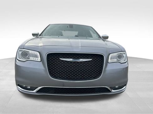 Used 2017 Chrysler 300 C image 24