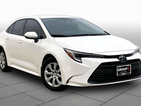 Used 2026 Toyota Corolla LE FWD image 3