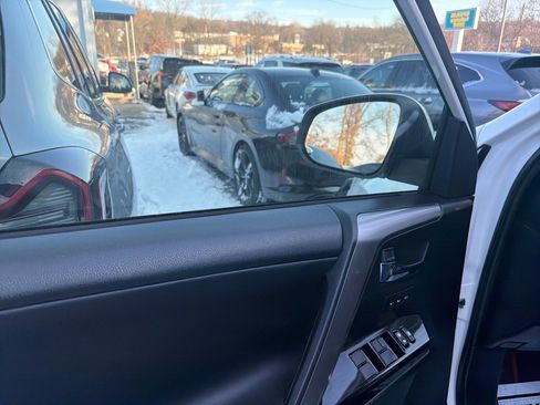 Used 2016 Toyota RAV4 Limited image 18