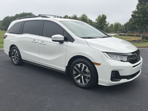 Certified 2026 Honda Odyssey EX-L image 2