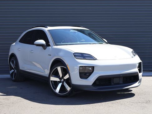 Certified 2026 Porsche Macan 4 Electric AWD/4WD image 8
