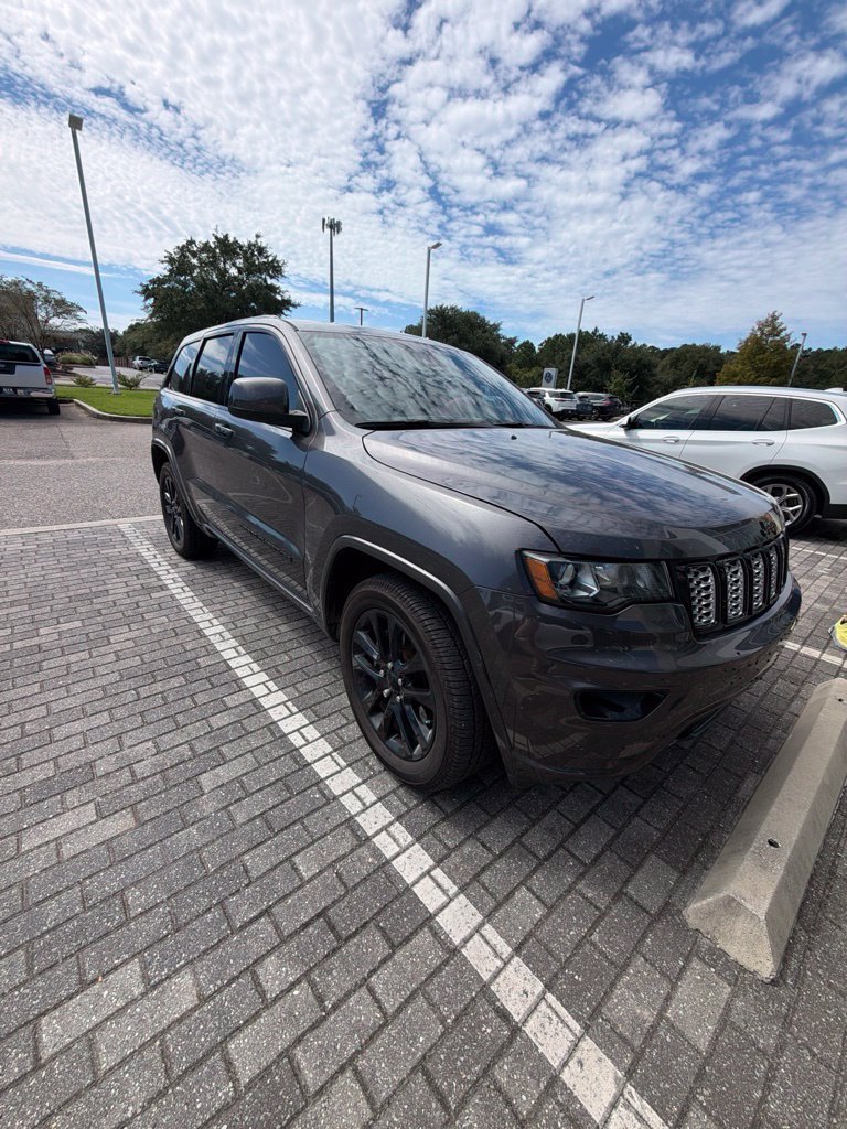 Used 2021 Jeep Grand Cherokee Laredo X RWD image 3