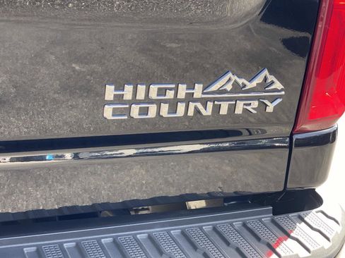 Used 2022 Chevrolet Silverado 2500 High Country w/ LPO, Hitch Package image 6