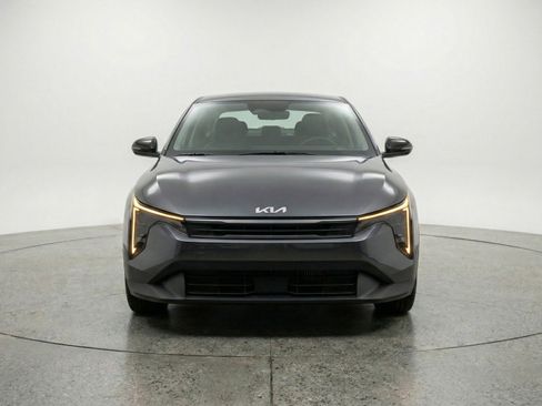 Used 2025 Kia K4 FWD image 2
