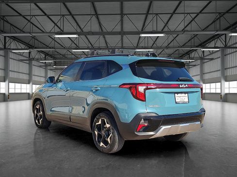 Used 2024 Kia Seltos EX image 3