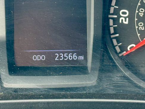 Used 2019 Toyota Tacoma SR RWD image 11