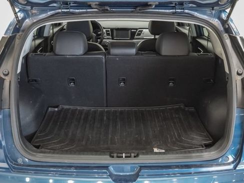 Used 2018 Kia Niro EX FWD image 33