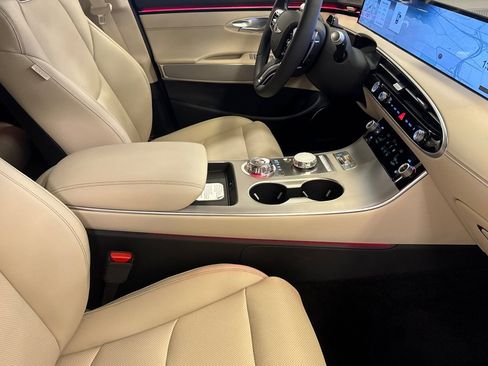 New 2026 Genesis GV70 2.5T Select AWD/4WD image 16