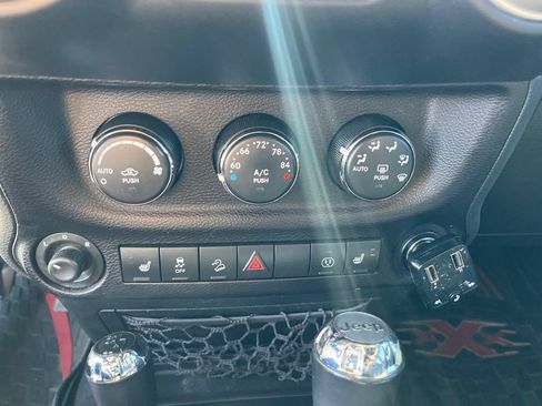 Used 2015 Jeep Wrangler Unlimited Rubicon AWD/4WD image 17