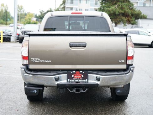 Used 2014 Toyota Tacoma 4x4 Double Cab w/ Limited Package image 4