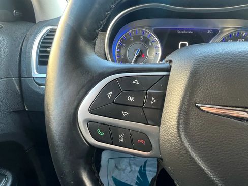 Used 2017 Chrysler 300 C image 11