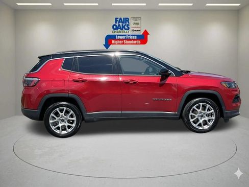 Used 2025 Jeep Compass Limited AWD/4WD image 5