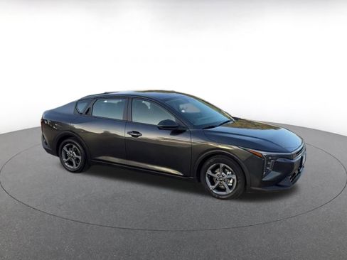 Used 2025 Kia K4 LXS image 2