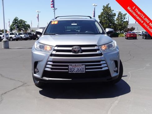 Used 2019 Toyota Highlander XLE AWD/4WD image 3