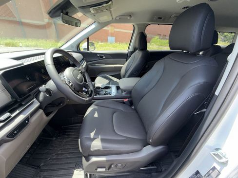 New 2026 Kia Carnival EX FWD image 25