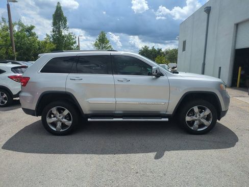 Used 2013 Jeep Grand Cherokee Overland w/ Advance Technology Group AWD/4WD image 5