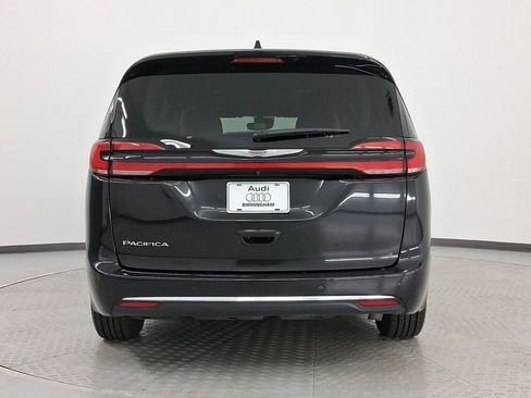 Used 2023 Chrysler Pacifica Touring-L image 10