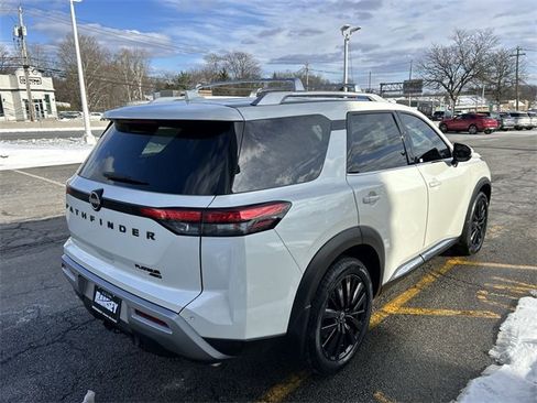 Used 2023 Nissan Pathfinder Platinum w/ Black Appearance Package image 8