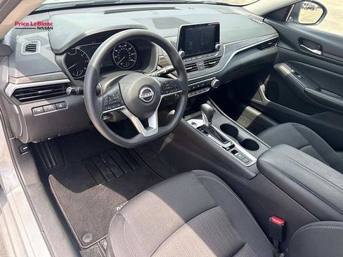 Used 2025 Nissan Altima 2.5 SV AWD/4WD image 16