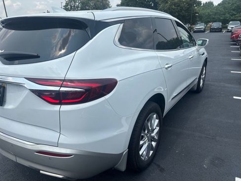 Used 2020 Buick Enclave Premium w/ Sun and Sites Package FWD image 11