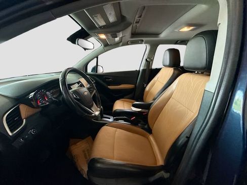 Used 2019 Chevrolet Trax LT w/ Sun & Sound Package AWD/4WD image 21