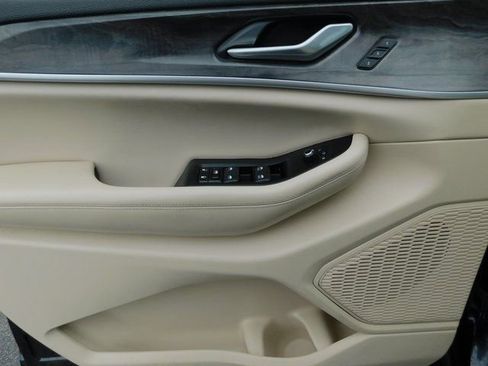 Used 2024 Jeep Grand Cherokee L Limited w/ Luxury Tech Group II image 31