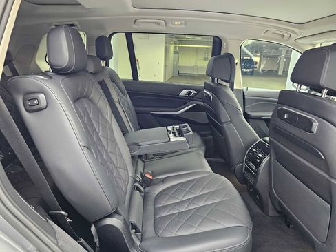 Used 2024 BMW X7 xDrive40i w/ Premium Package image 12