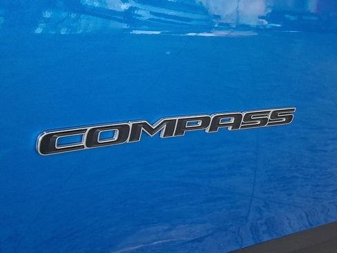 Used 2018 Jeep Compass Latitude w/ Popular Equipment Group FWD image 27