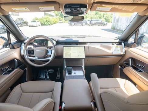 New 2026 Land Rover Range Rover Long Wheelbase SE AWD/4WD image 16