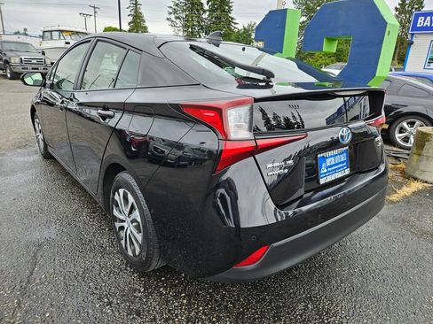 Used 2019 Toyota Prius XLE AWD/4WD image 3