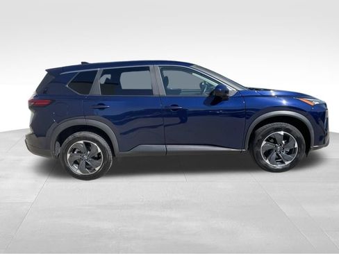 Used 2024 Nissan Rogue SV FWD image 4