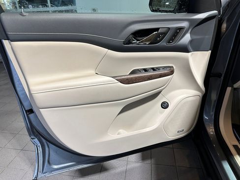 Used 2021 GMC Acadia Denali image 11