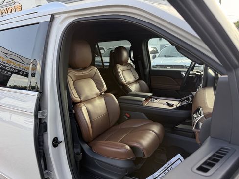 Used 2023 Lincoln Navigator Reserve AWD/4WD image 10