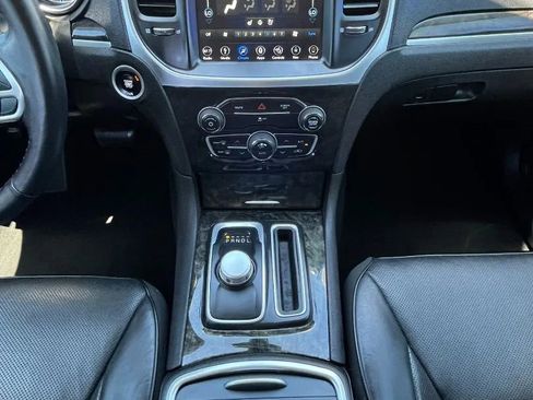 Used 2019 Chrysler 300 Limited image 10