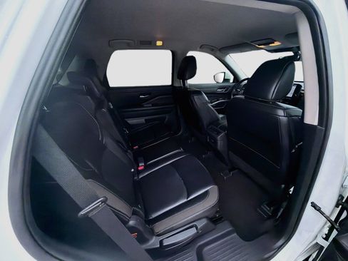 Used 2024 Nissan Pathfinder SL FWD image 29