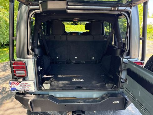 Used 2015 Jeep Wrangler Unlimited Sport w/ Connectivity Group AWD/4WD image 11