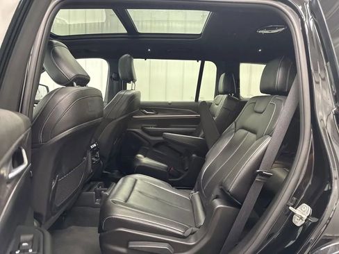 Used 2024 Jeep Grand Cherokee L Limited w/ Luxury Tech Group II AWD/4WD image 18