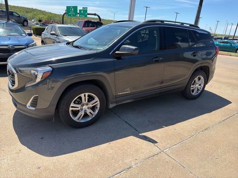 Used 2018 GMC Terrain SLE w/ Driver Convenience Package image 4