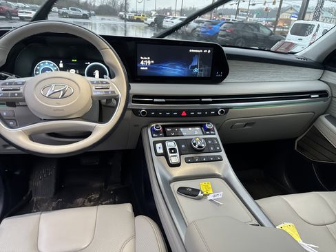 Used 2025 Hyundai Palisade Calligraphy image 15