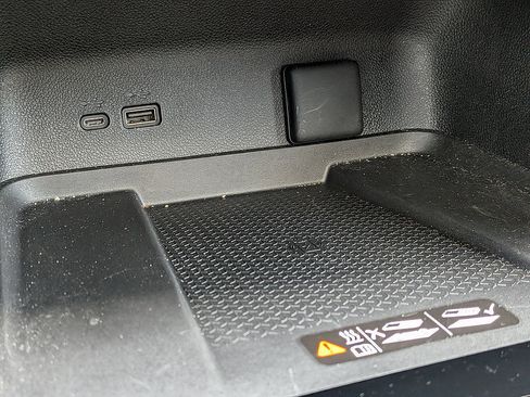 Certified 2024 Chevrolet Traverse RS FWD image 21