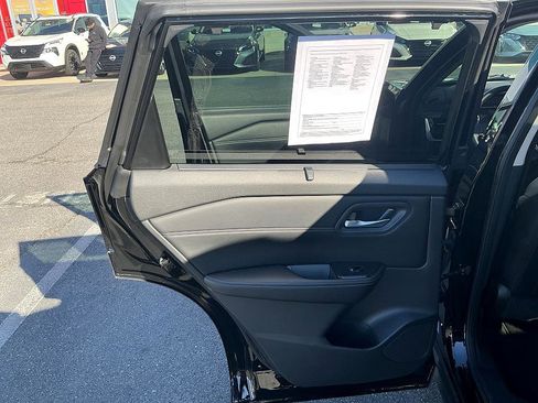 Certified 2025 Nissan Rogue SV w/ SV Premium Package image 21