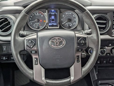Used 2020 Toyota Tacoma TRD Off-Road image 14