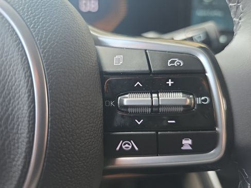 Certified 2026 Kia Carnival FWD image 24